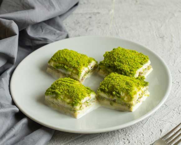 Fıstıklı Sütlü Soğuk Baklava